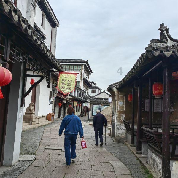 空中抛枪